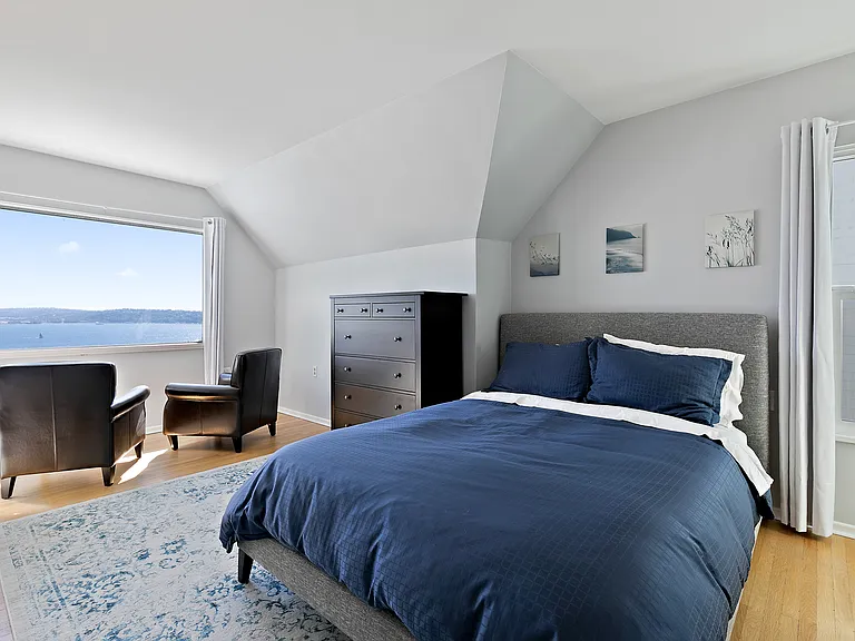 Upper bedroom
