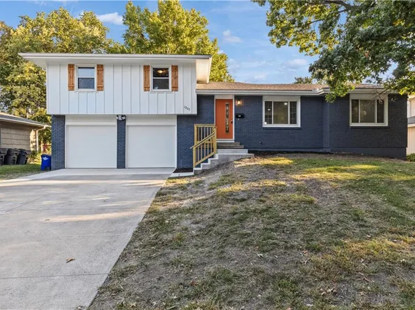 1202 E Ridgeway Dr, Olathe, KS 66061