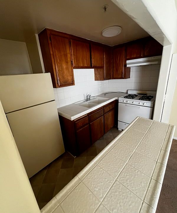 2nd image of 848 3/4 W Hamilton Ave