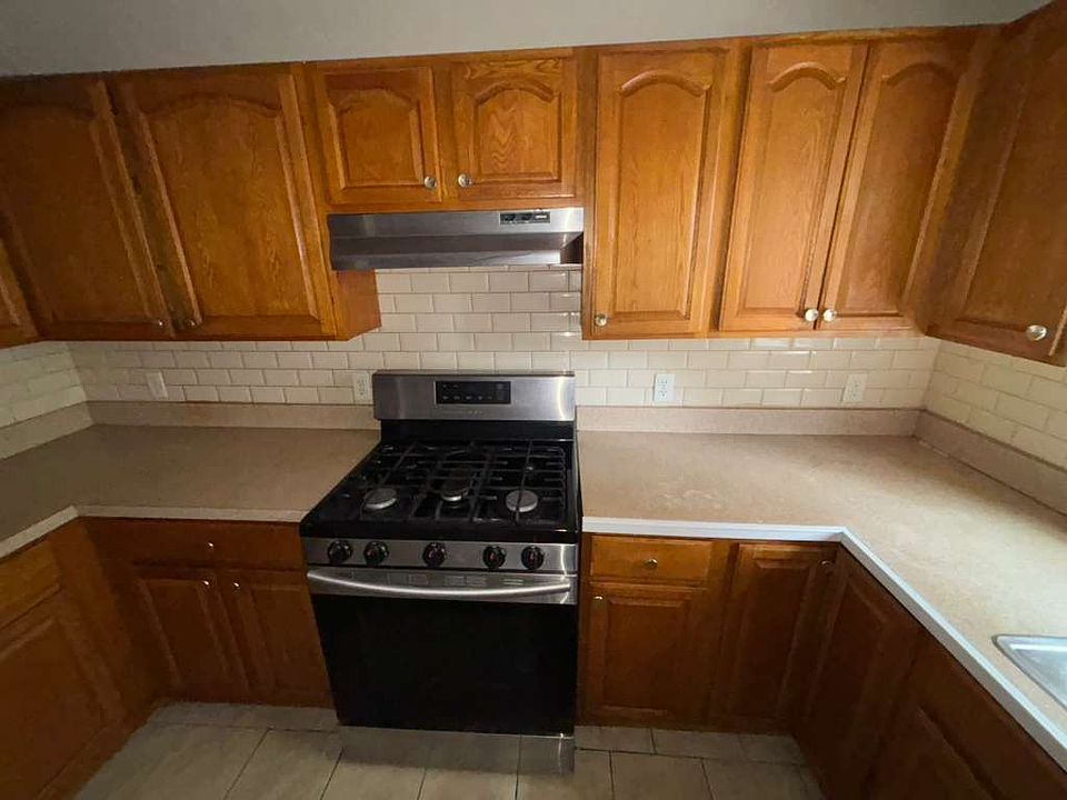 1st image of 487 Communipaw Ave #1E
