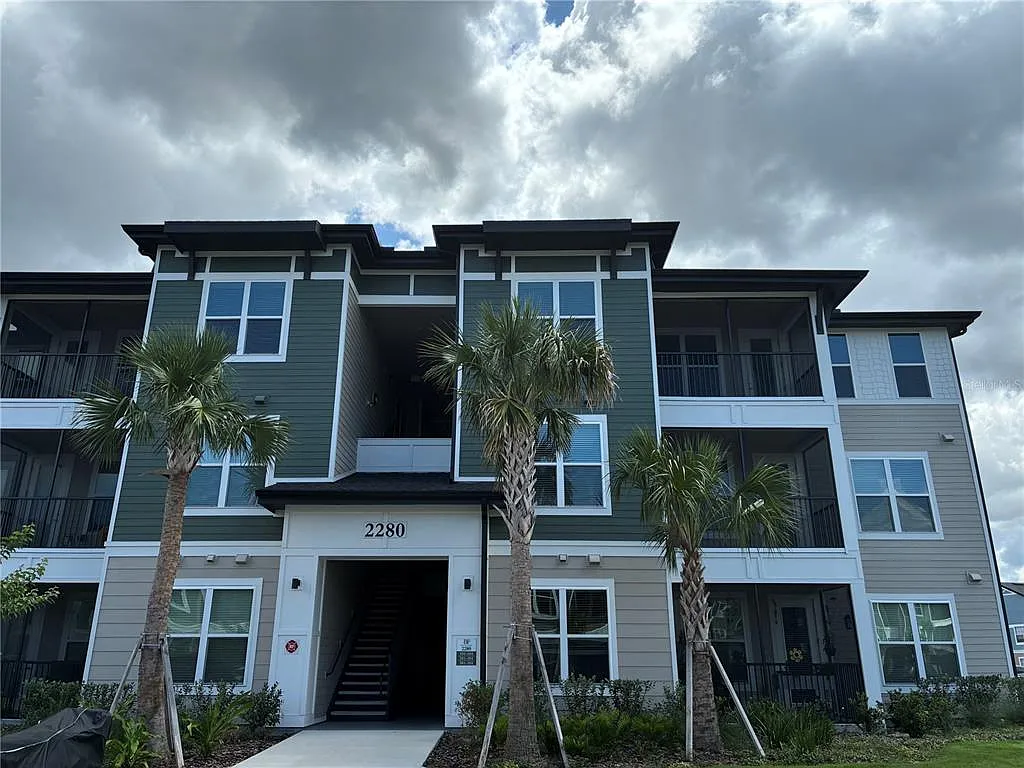 2 bed, 2.0 bath, 1305 sqft, $1,795 — Photo 1