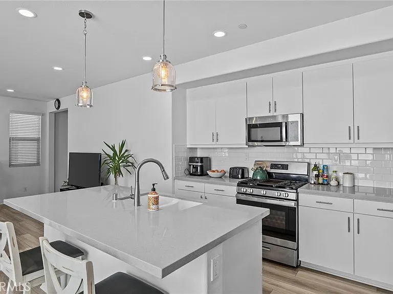16282 Meadowhouse Ave — Photo 9