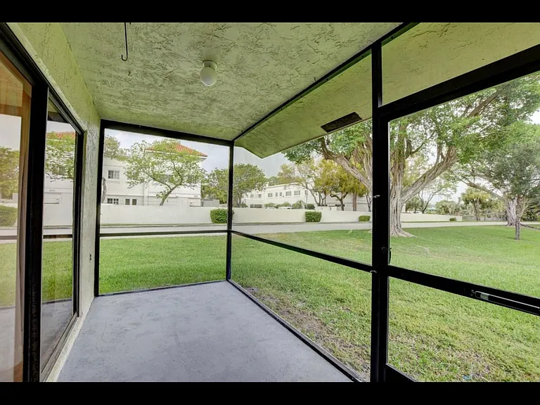499 Hardwood Pl — Photo 12