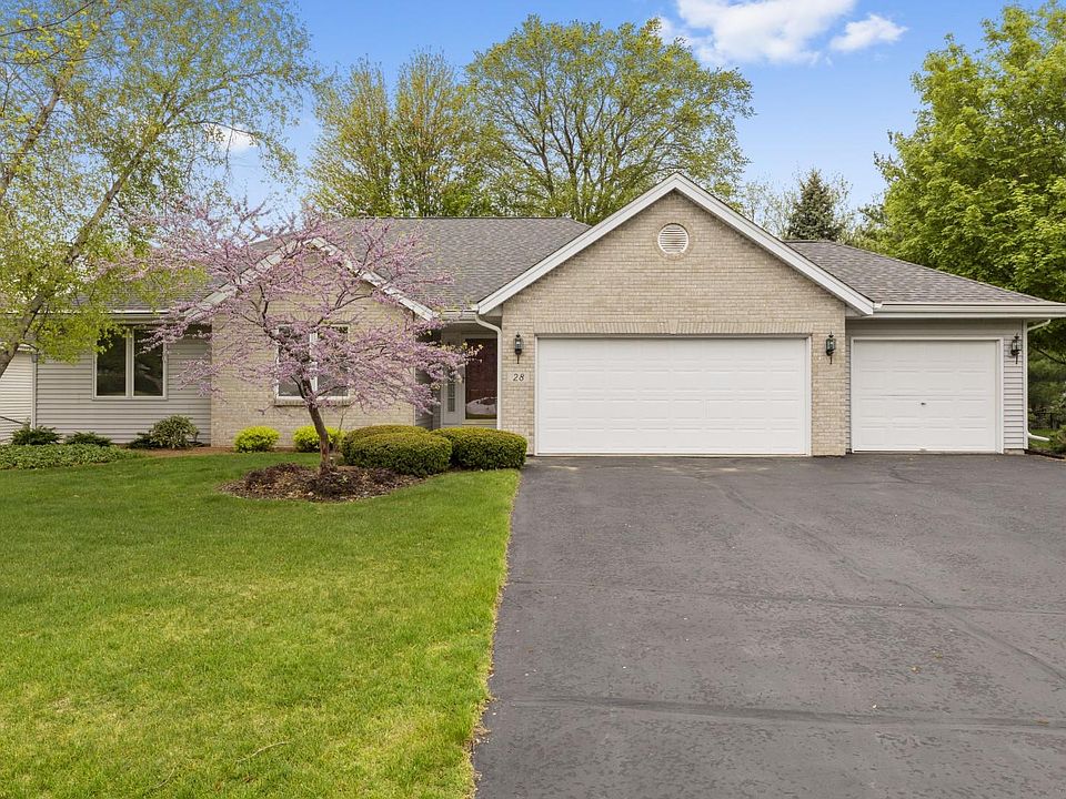 1st image of 28 Fernridge Dr