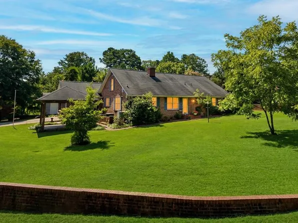 6 Woodlawn Dr, Ware Shoals, SC 29692