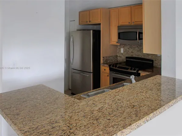 6001 SW 70th St APT 447, South Miami, FL 33143