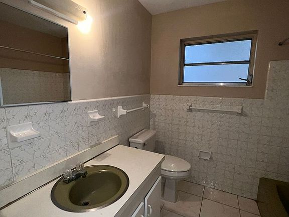 4th image of 3450 SW 62nd Ave #1
