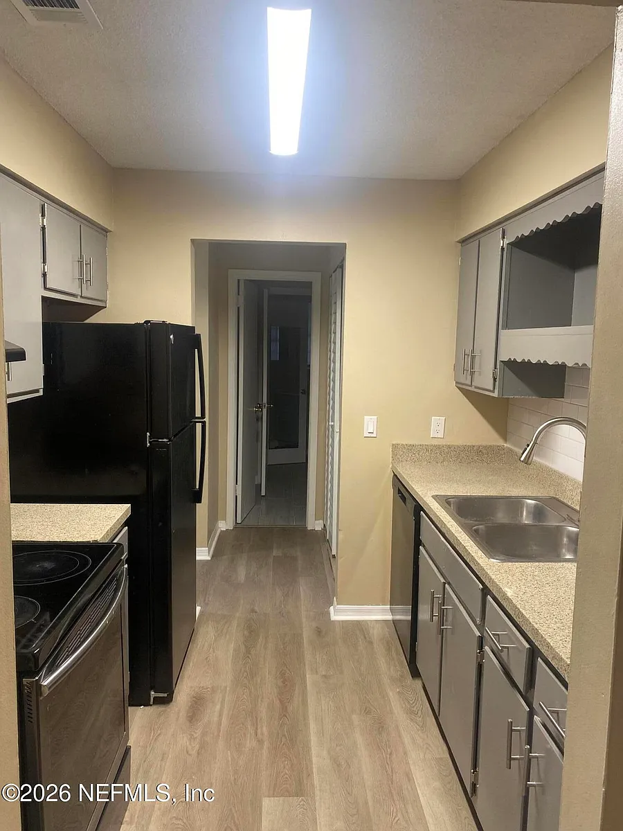 Building Photo - 467 Lombard St #2C