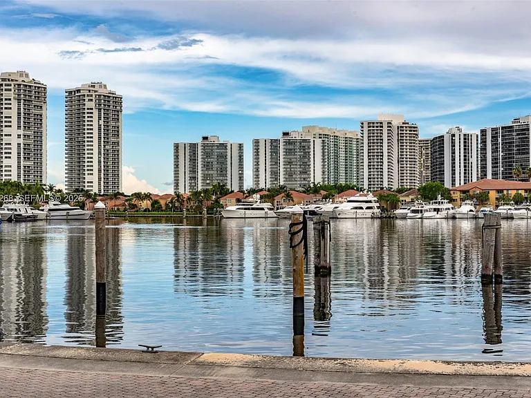 3610 Yacht Club Dr #511 — Photo 19