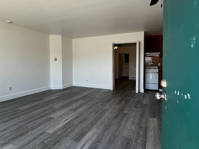 Hilltop Drive, 2991* — Photo 15