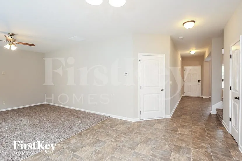 4 bed, 2.5 bath, 1985 sqft, $2,365 — Photo 4