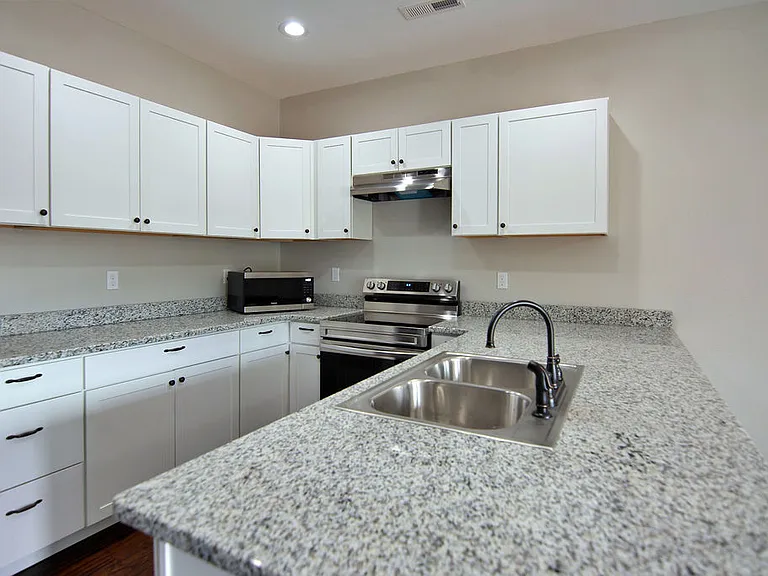33 Michigan Ln — Photo 11