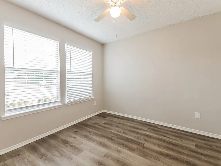 1311 Dakota Trl — Photo 14