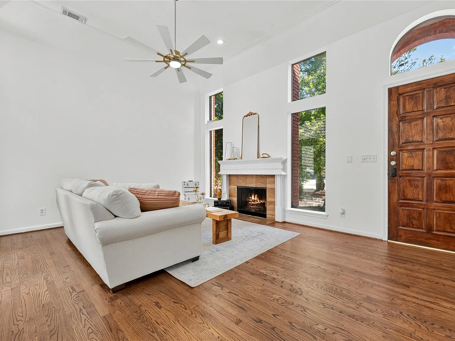 2 bed, 2.5 bath, 1986 sqft, $3,499 — Photo 4
