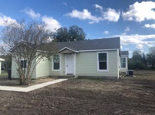 736 Trinity St, Lockhart, TX 78644