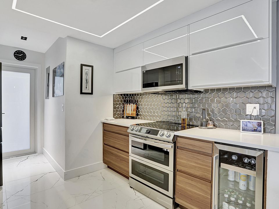 1st image of 1524 SE 12th Street #3