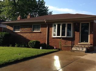 22333 Socia St, Saint Clair Shores, MI 48082