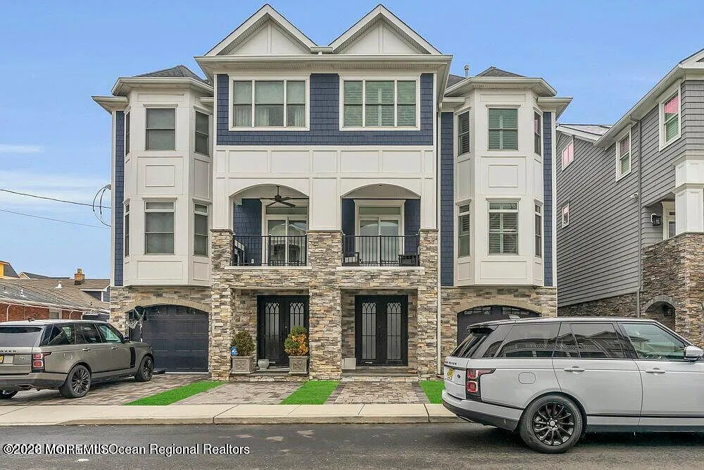 4 bed, 3.5 bath, 3286 sqft, $7,500 — Photo 1