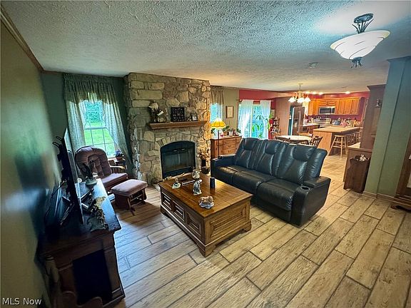 4th image of 1886 N Pricetown Rd