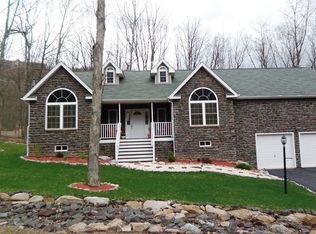 261 Kickapoo Dr, Hazleton, PA 18202