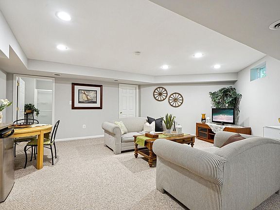 5th image of 47716 Beaufort Ct Suite 100