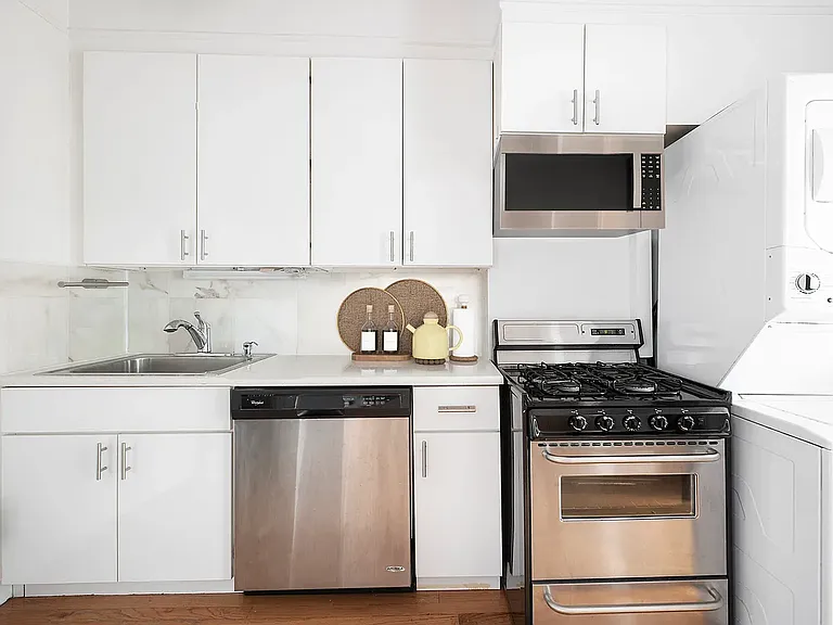 90 Thompson St #C3 — Photo 3