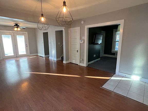 4th image of 610 Roscoe Ave #0
