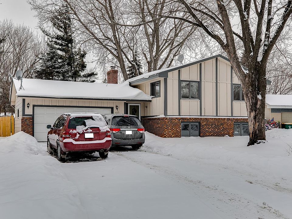 1st image of 7533 N Meadowwood Ct