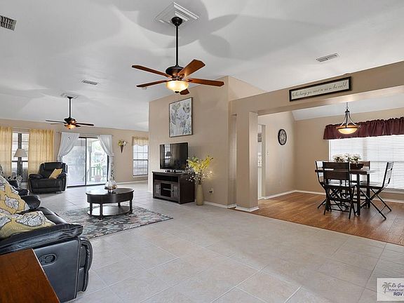 3rd image of 2109 Lazy Lake Dr