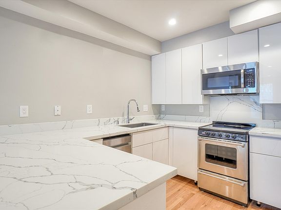 3rd image of 1530 California St #7