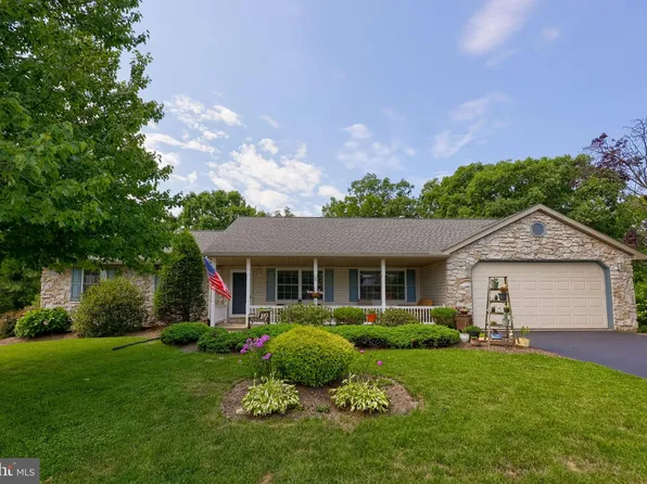 225 Country Dr, Denver, PA 17517