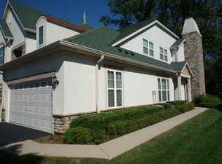 262 Shadow Creek Cir, Vernon Hills, IL 60061