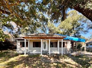 542 Perry Pl, Gulfport, MS 39507