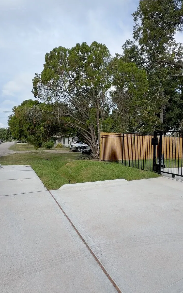 3 bed, 1375 sqft, $2,100 — Photo 2