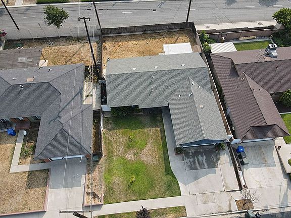 3rd image of 16432 Helmcrest Dr