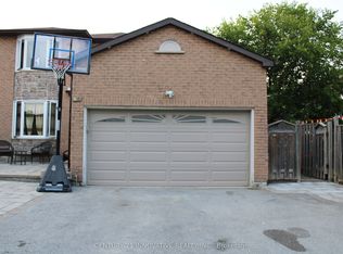 2398 Strathmore Cres, Pickering, ON L1X 2H7