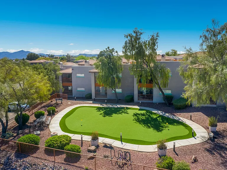 Golf Villas Apartments — Photo 22