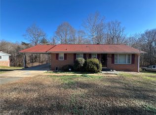 905 Dize Dr, Winston Salem, NC 27107