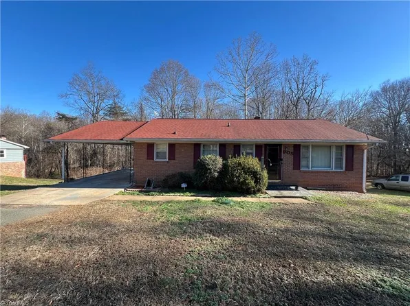 905 Dize Dr, Winston Salem, NC 27107