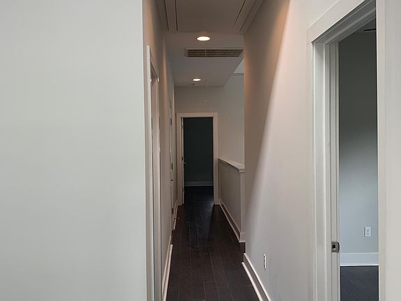 4th image of 200 Highland Oaks Ln