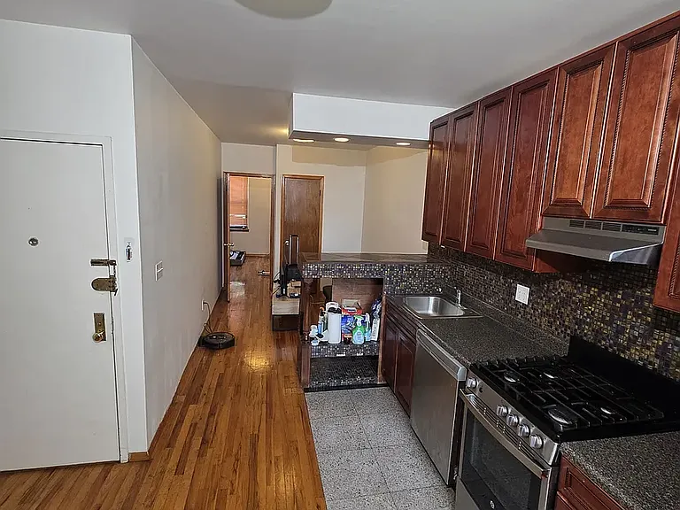 146 Freeman St #3L — Photo 2