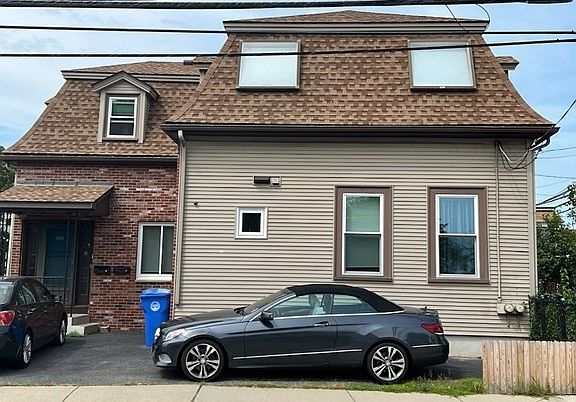 2nd image of 221 Charles St Unit 1