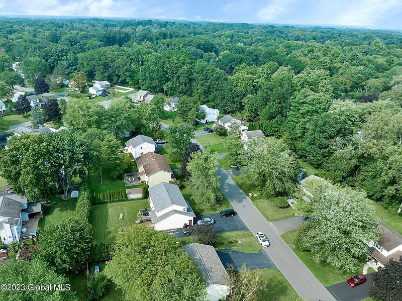 5th image of 26 Longmeadow Drive