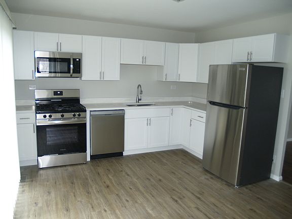 5th image of 22407 Clyde Ave