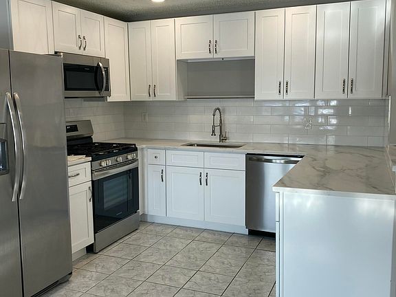 3rd image of 7 Madras Ct