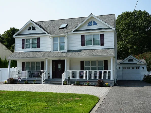 1128 Patricia Ave, West Islip, NY 11795