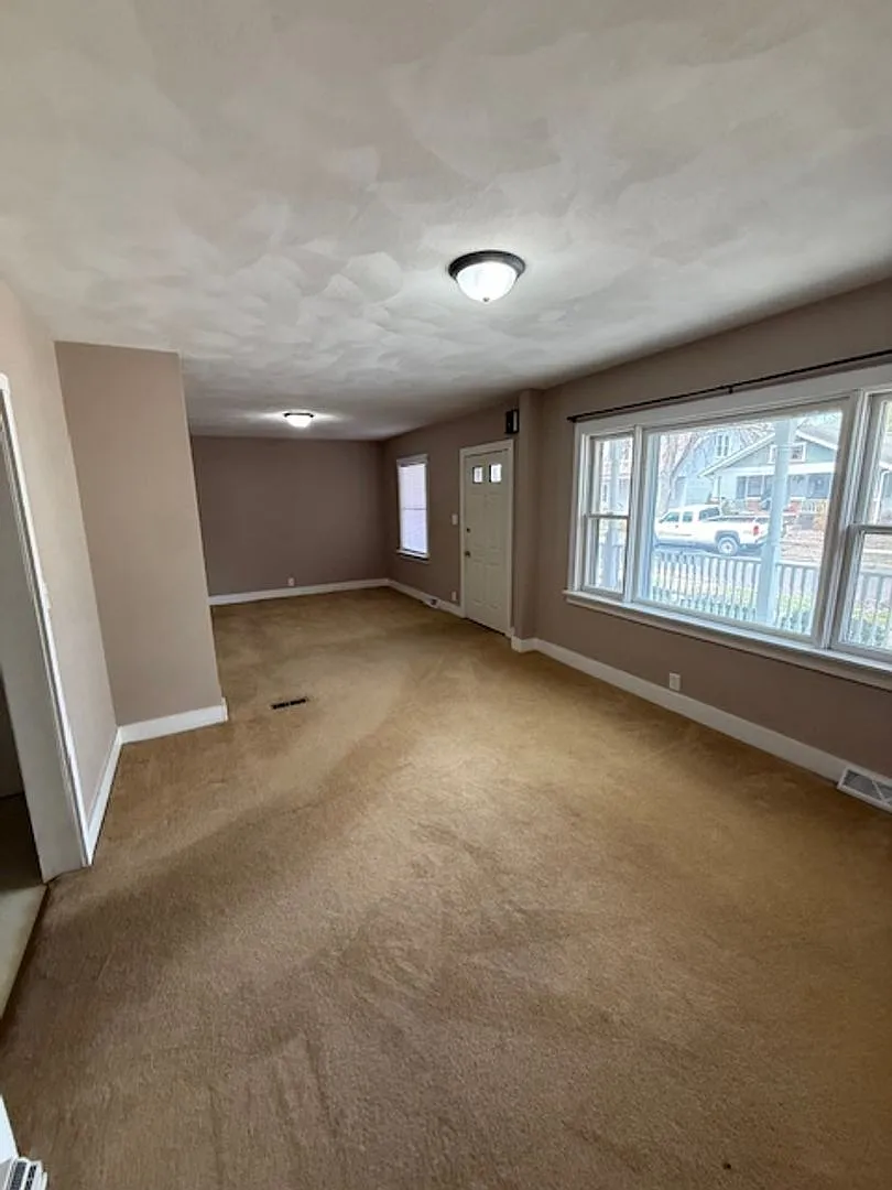 1134 W. Cook — Photo 4