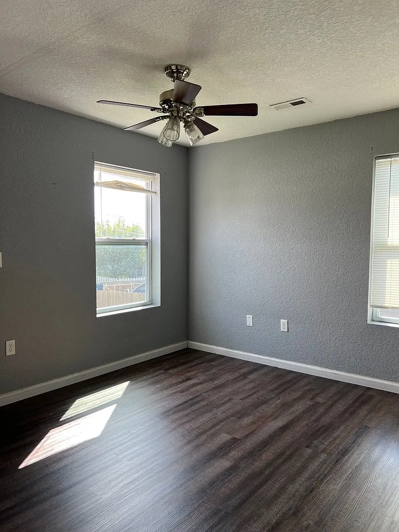 3 Bedroom 2 Bathroom home — Photo 4