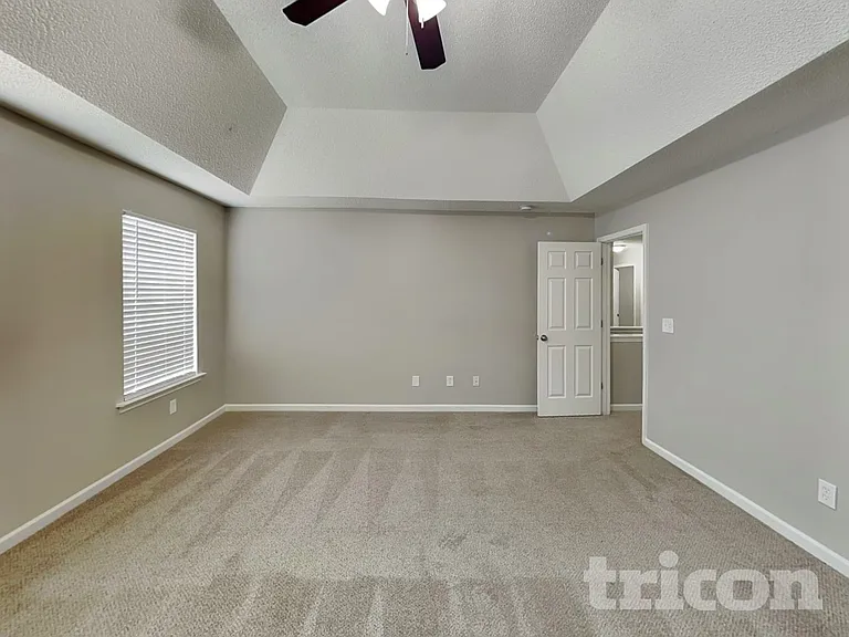 2208 Ballingarry Dr — Photo 9