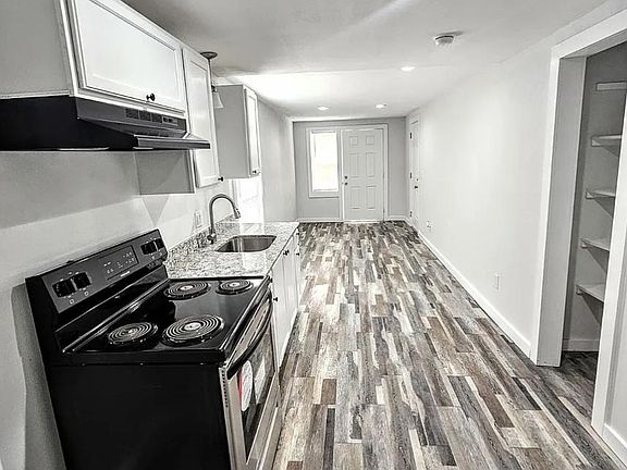 4th image of 241 1/2 S Richmond Ave